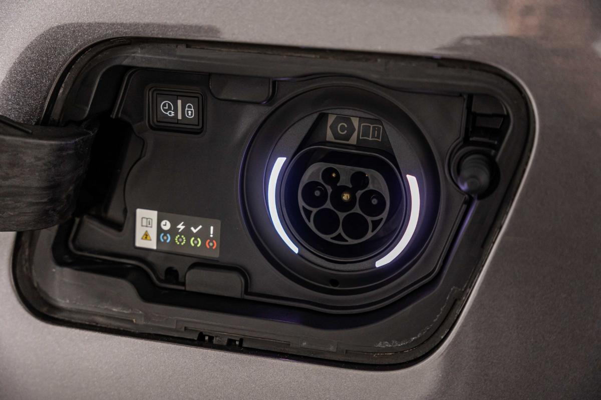 peugeot-3008-2022-hibrido-a-gasolina-1598cc