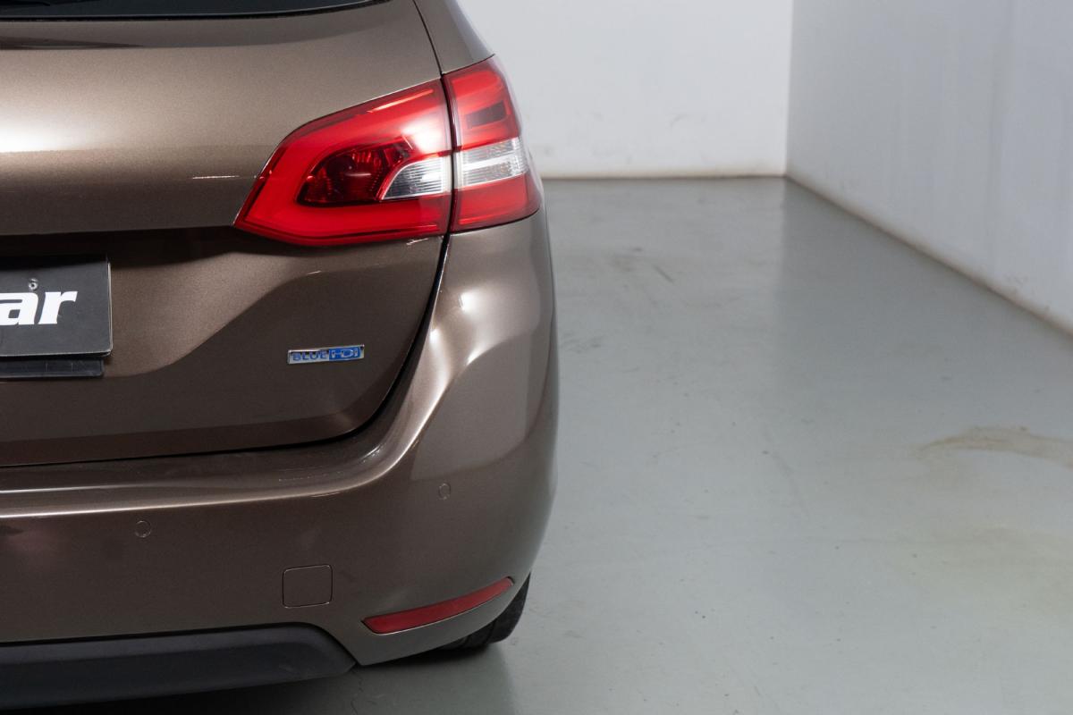 peugeot-308-sw-2015-diesel-1560cc