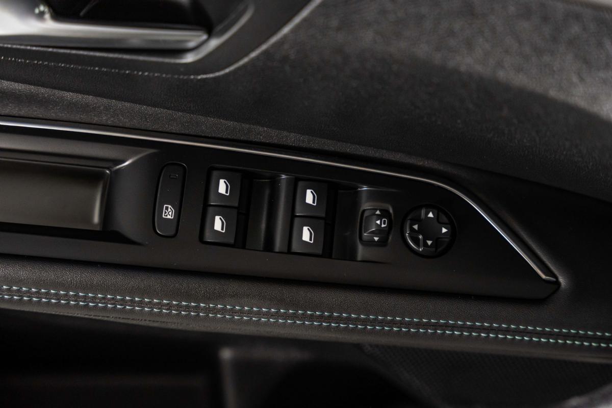 peugeot-3008-2023-hibrido-a-gasolina-1598cc
