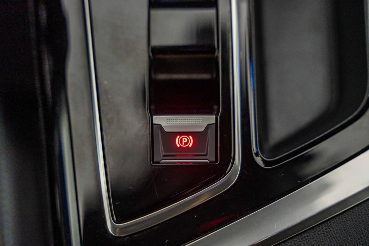 peugeot-3008-2023-hibrido-a-gasolina-1598cc