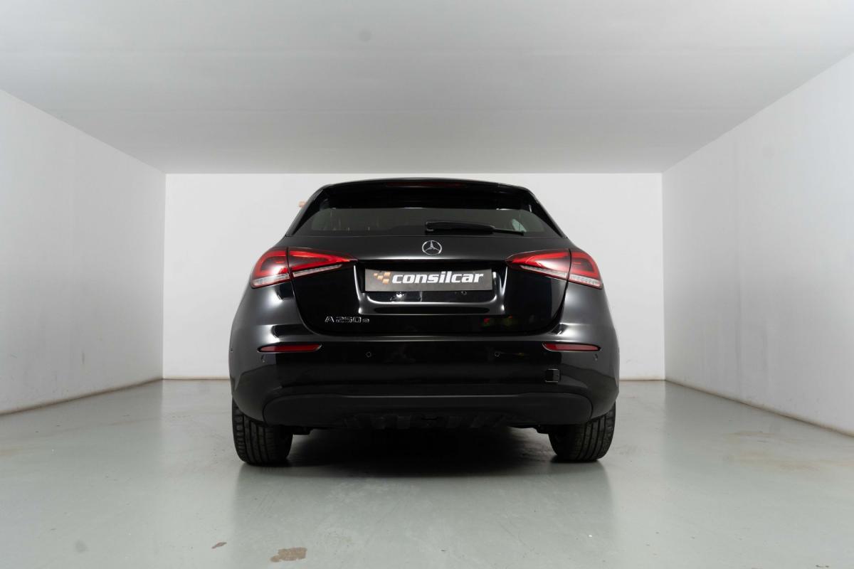 mercedes-benz-classe-a-2022-hibrido-a-gasolina-1332cc