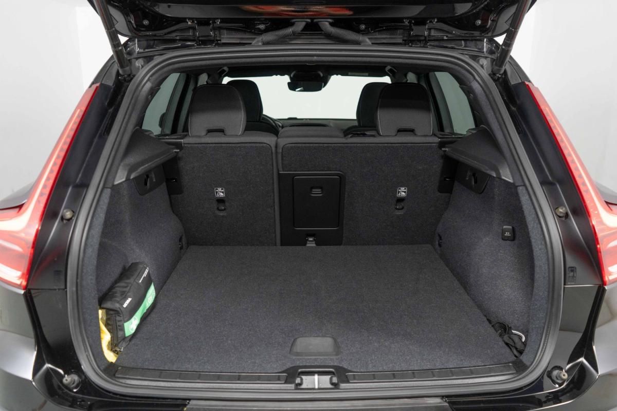 volvo-xc40-2022-hibrido-a-gasolina-1477cc