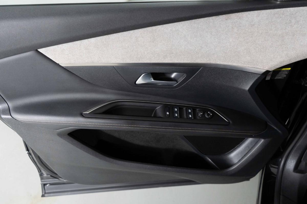 peugeot-3008-2022-hibrido-a-gasolina-1598cc