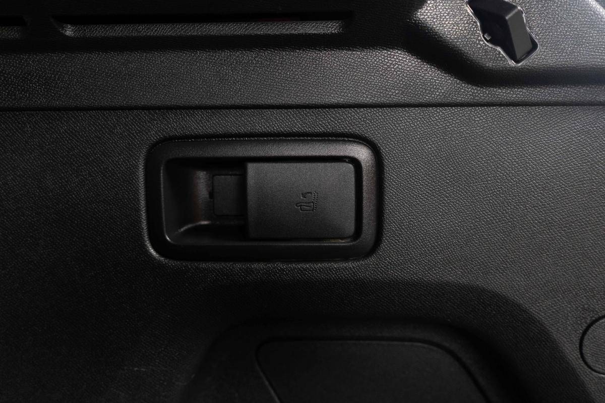 peugeot-3008-2023-hibrido-a-gasolina-1598cc