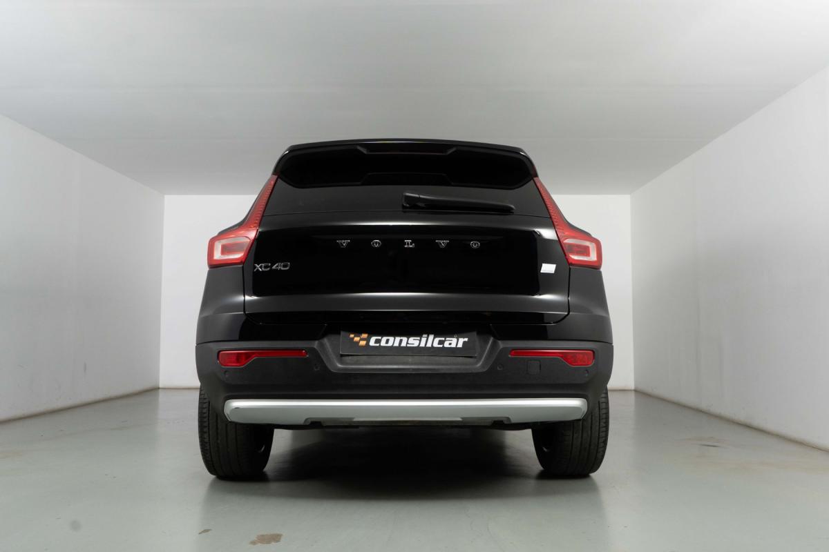 volvo-xc40-2023-hibrido-a-gasolina-1477cc