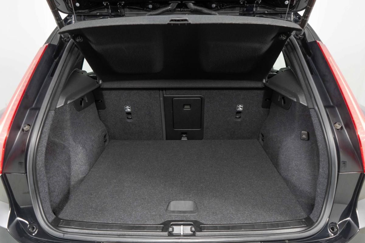 volvo-xc40-2022-hibrido-a-gasolina-1477cc