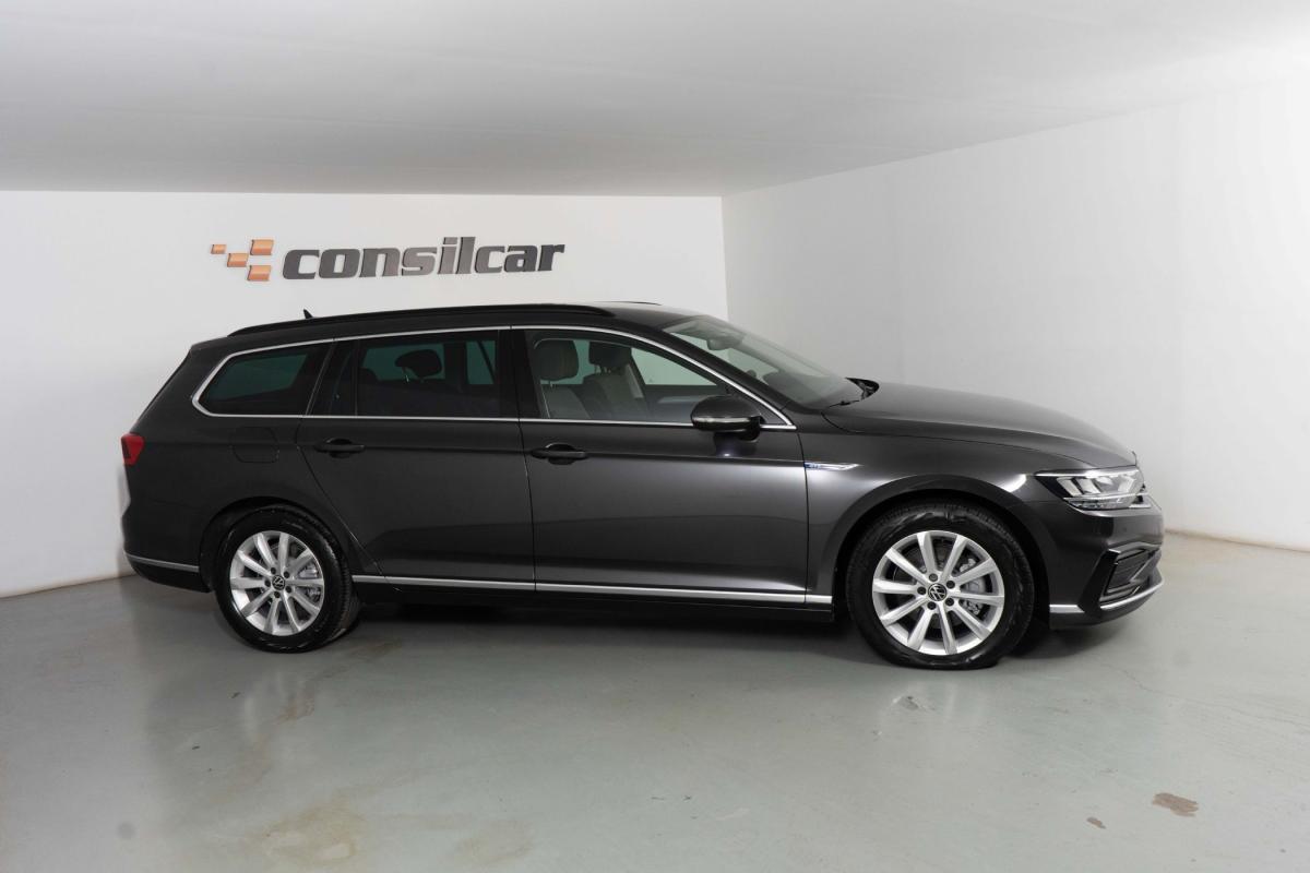 volkswagen-passat-variant-2022-hibrido-a-gasolina-1395cc