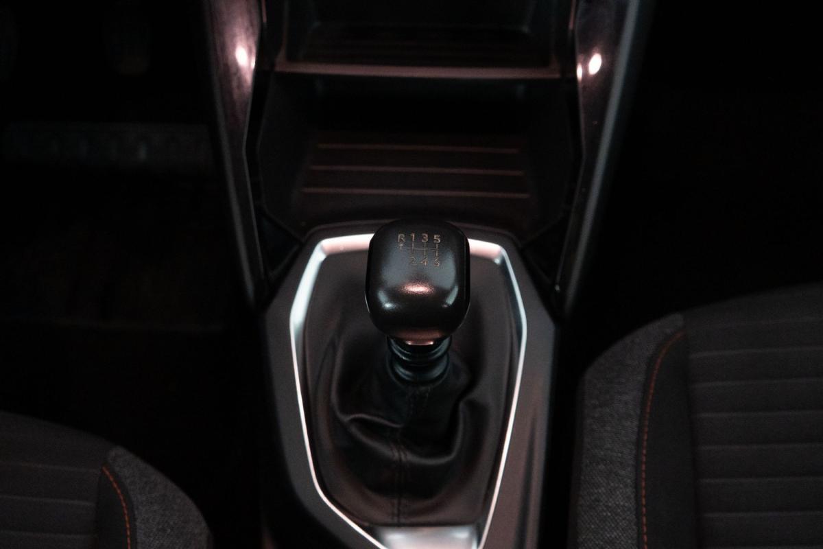 peugeot-2008-2022-gasolina-1199cc