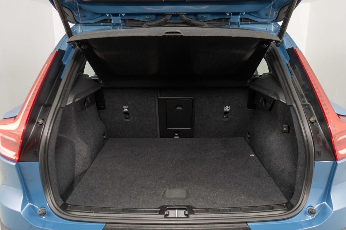 volvo-xc40-2023-hibrido-a-gasolina-1477cc