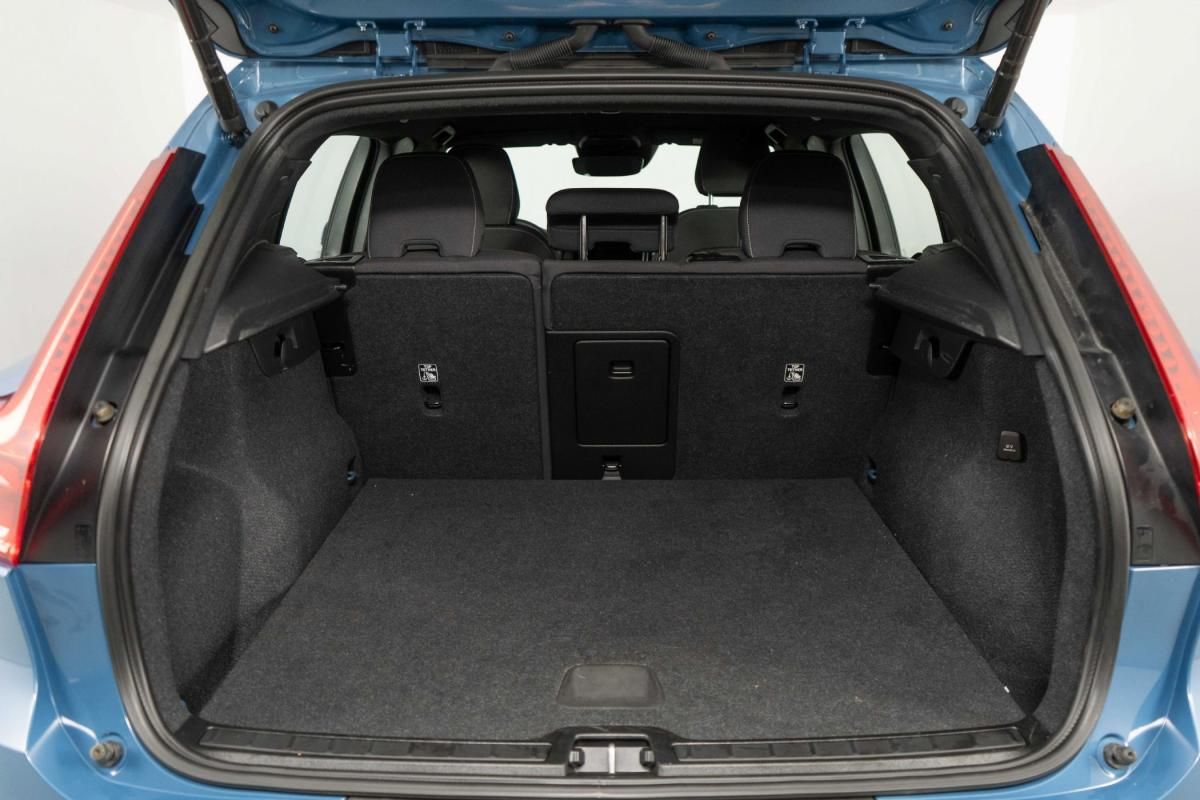 volvo-xc40-2023-hibrido-a-gasolina-1477cc