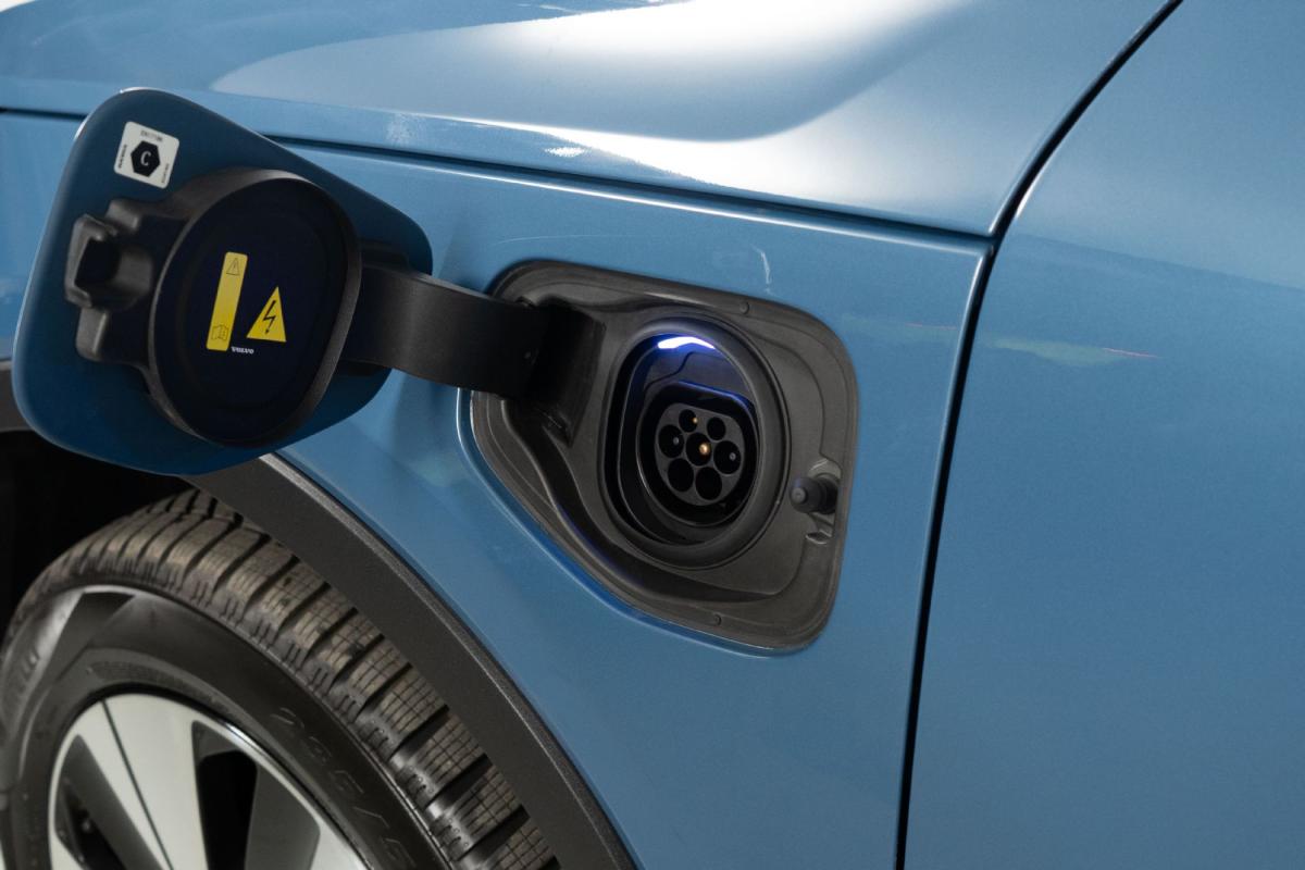 volvo-xc40-2023-hibrido-a-gasolina-1477cc