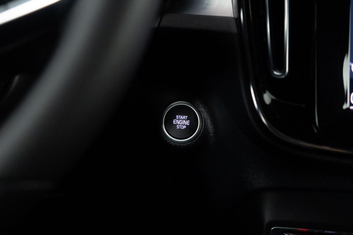 volvo-xc40-2023-hibrido-a-gasolina-1477cc