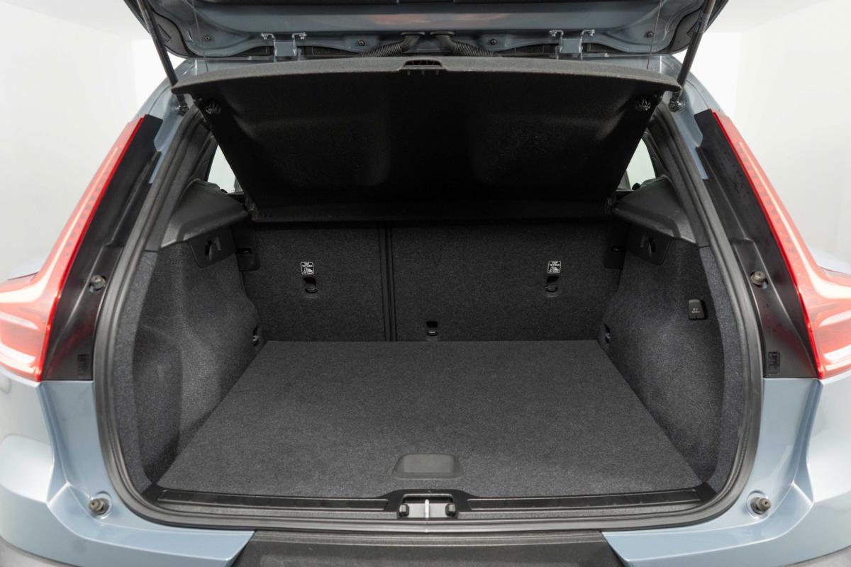 volvo-xc40-2023-hibrido-a-gasolina-1477cc