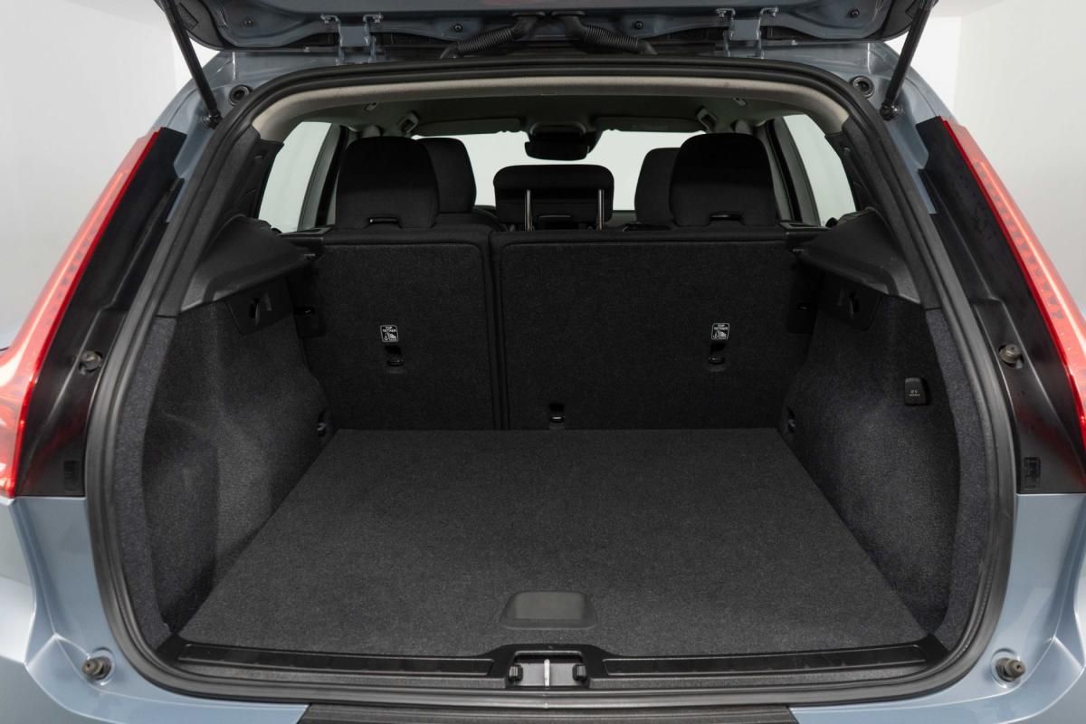 volvo-xc40-2023-hibrido-a-gasolina-1477cc