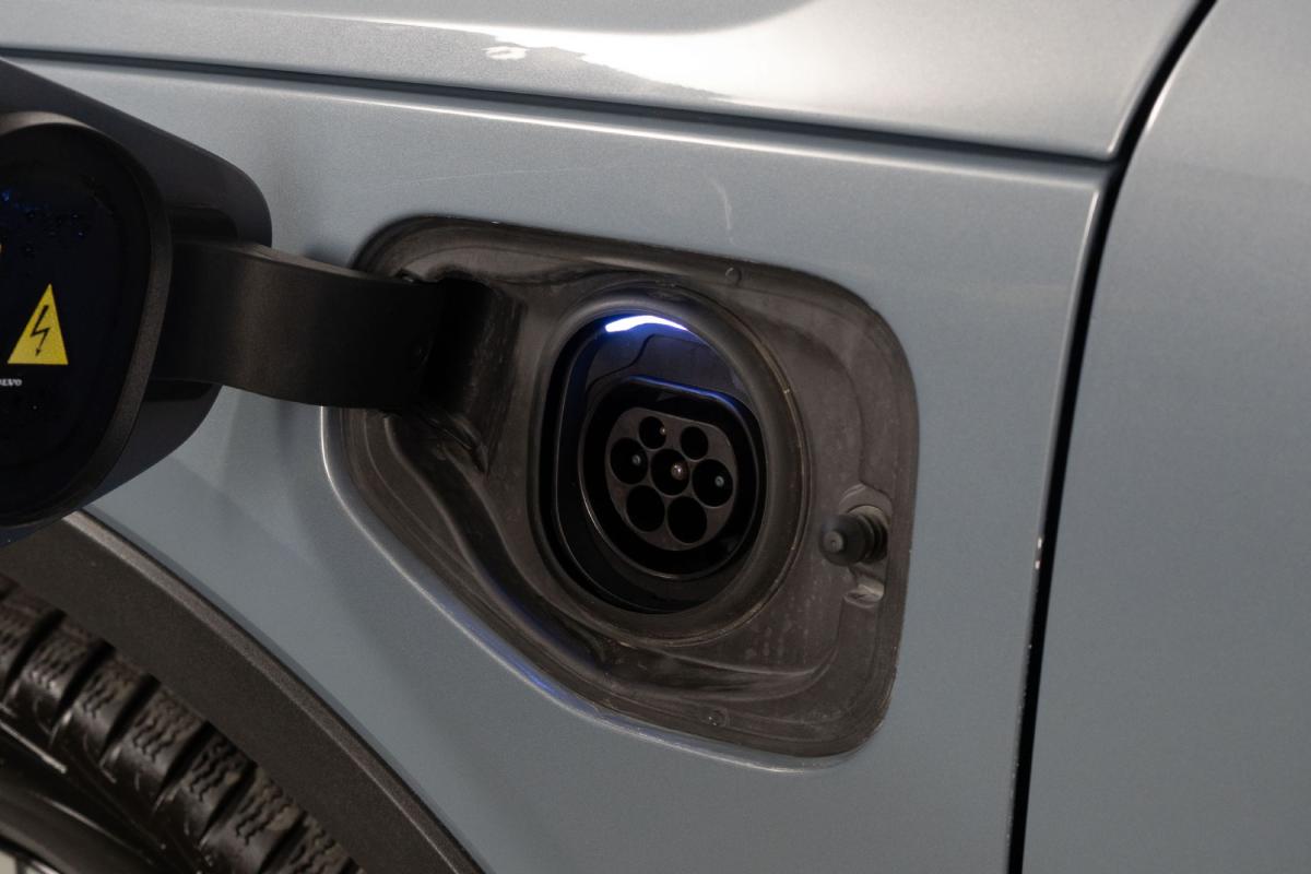 volvo-xc40-2023-hibrido-a-gasolina-1477cc