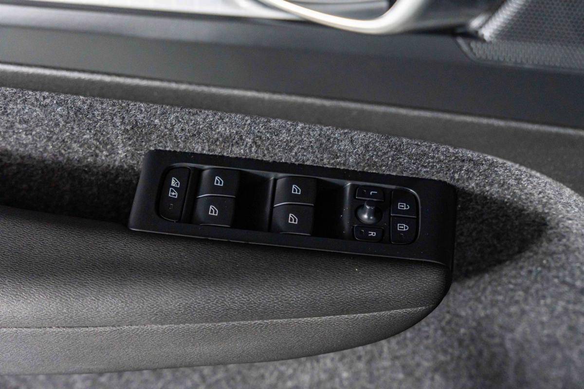 volvo-xc40-2023-hibrido-a-gasolina-1477cc