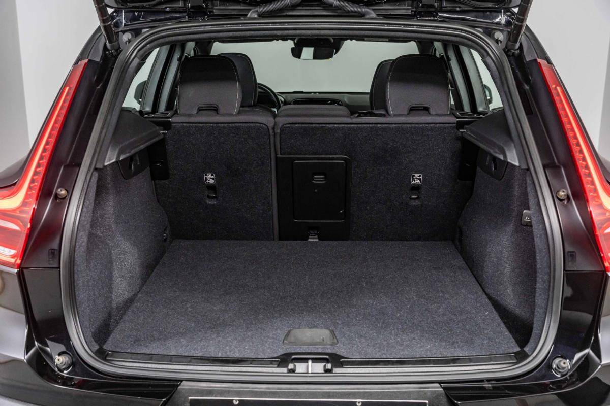 volvo-xc40-2023-hibrido-a-gasolina-1477cc