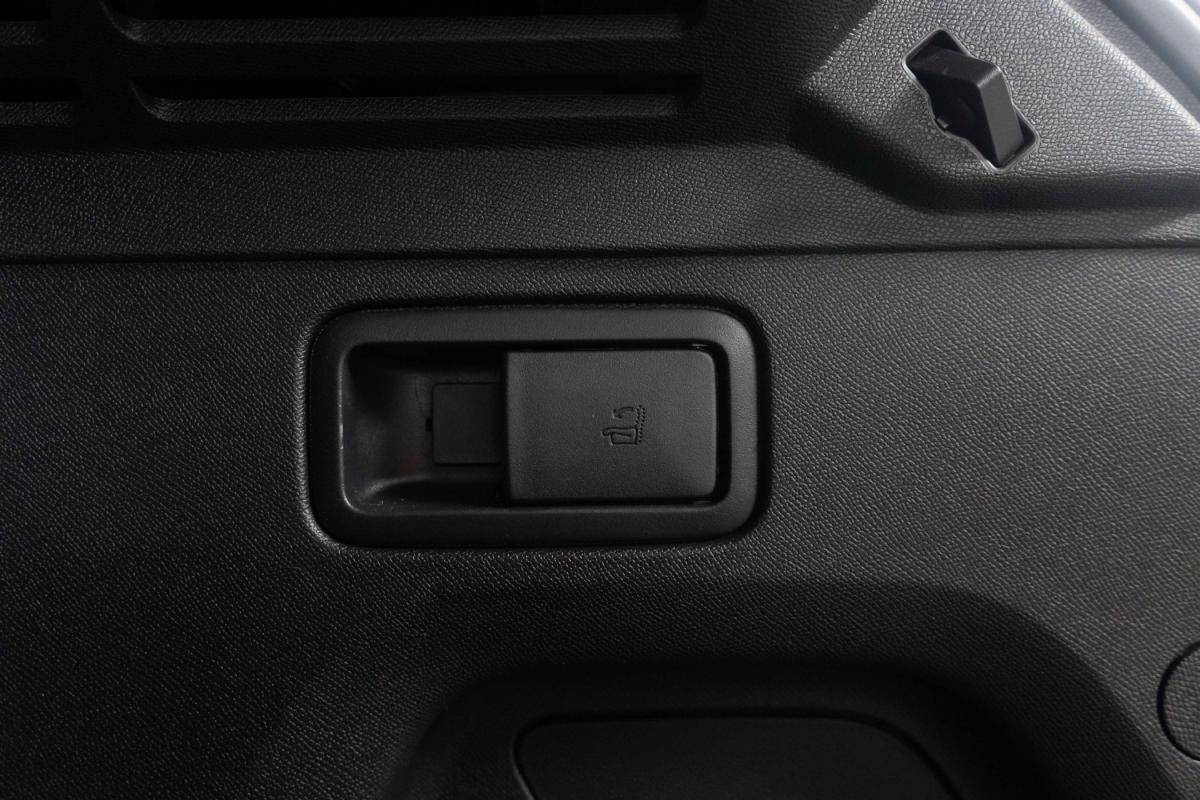 peugeot-3008-2023-hibrido-a-gasolina-1598cc