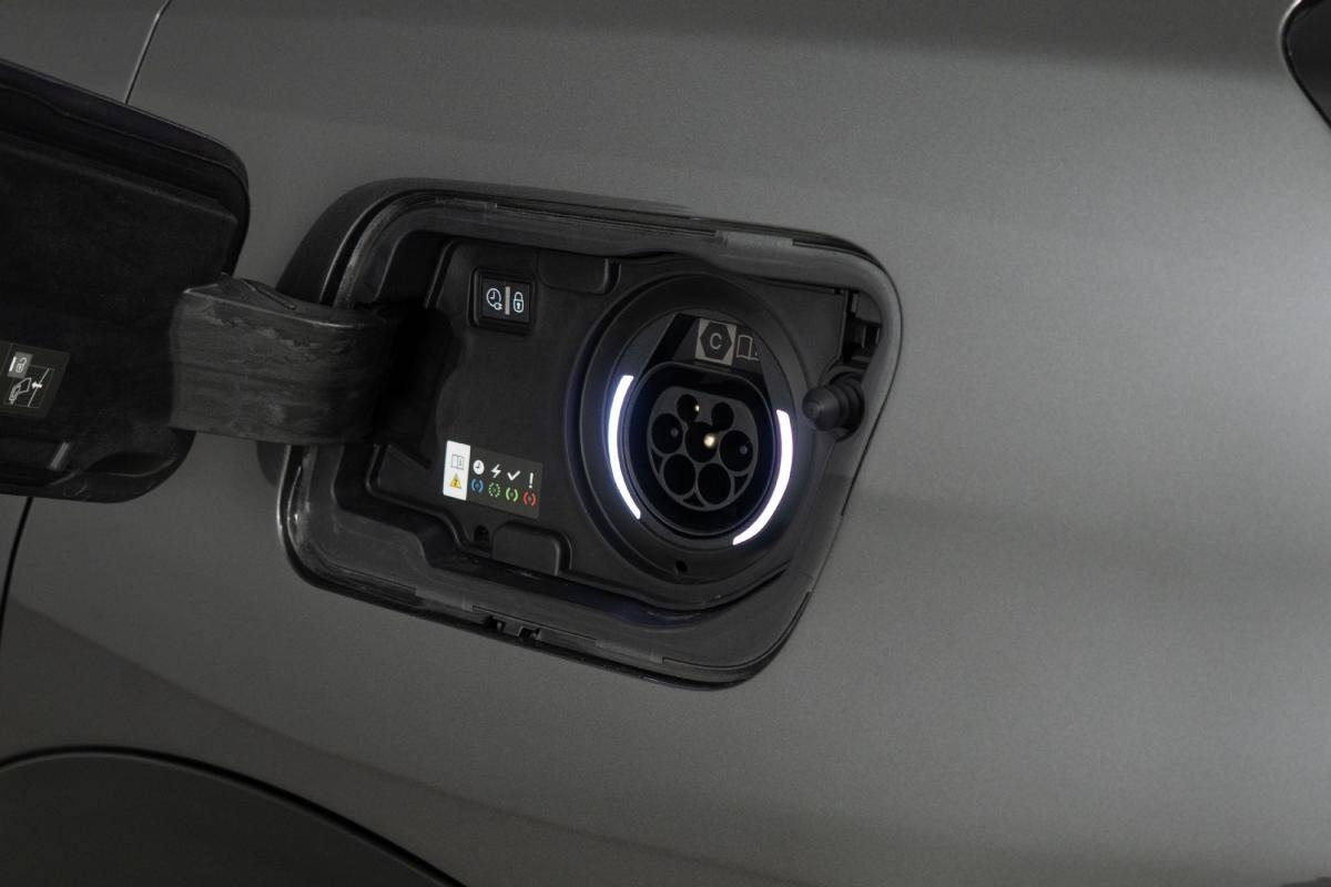 peugeot-3008-2023-hibrido-a-gasolina-1598cc