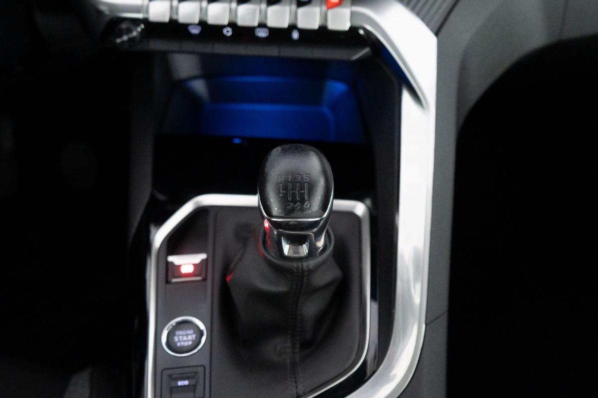 peugeot-5008-2022-gasolina-1199cc