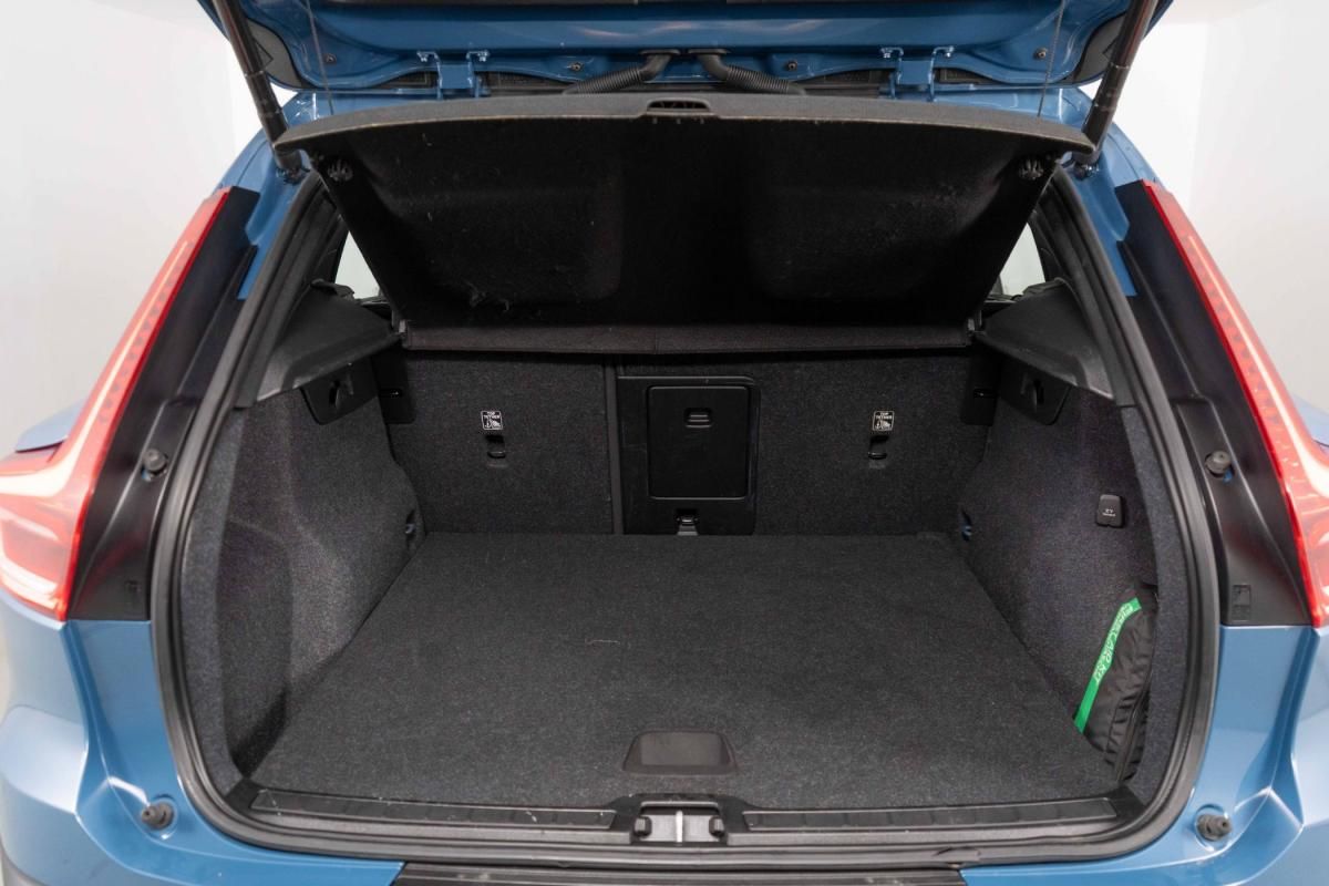 volvo-xc40-2022-hibrido-a-gasolina-1477cc