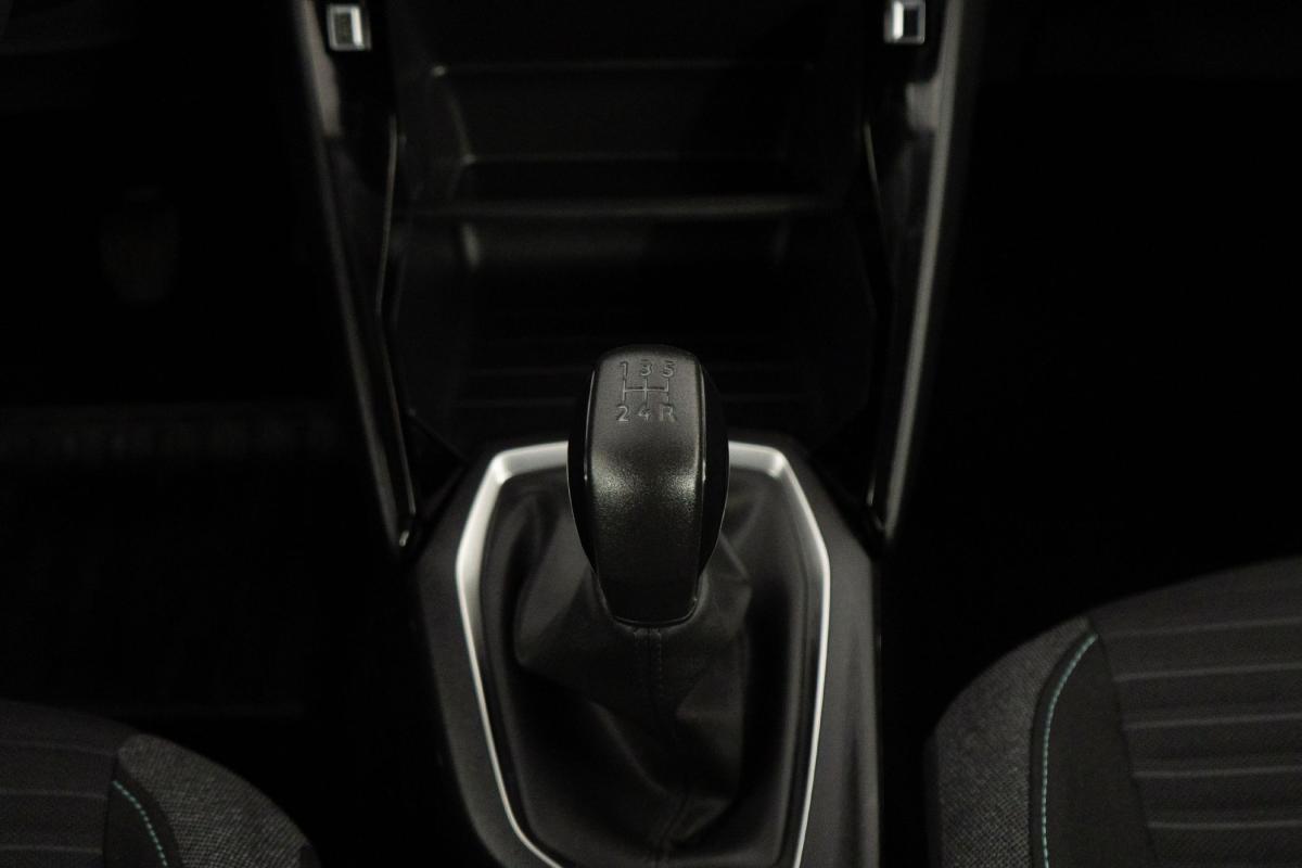 peugeot-208-2023-gasolina-1199cc