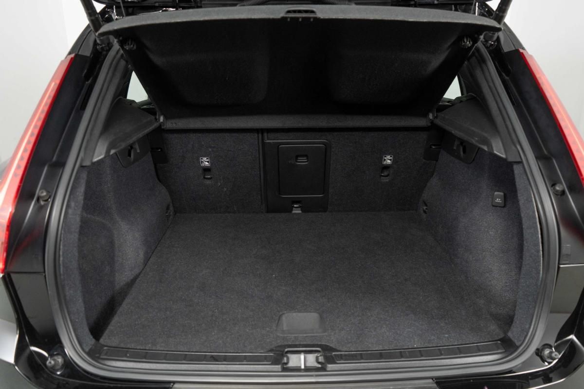 volvo-xc40-2023-hibrido-a-gasolina-1477cc
