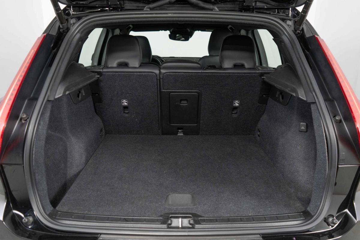 volvo-xc40-2023-hibrido-a-gasolina-1477cc