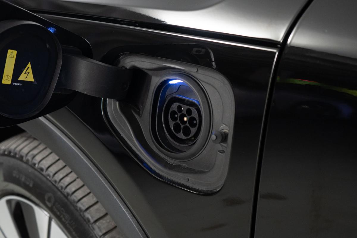 volvo-xc40-2023-hibrido-a-gasolina-1477cc