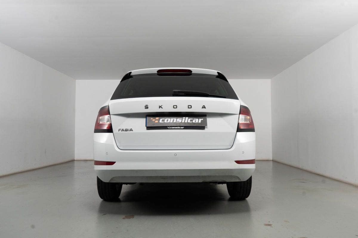 skoda-fabia-break-2022-gasolina-999cc