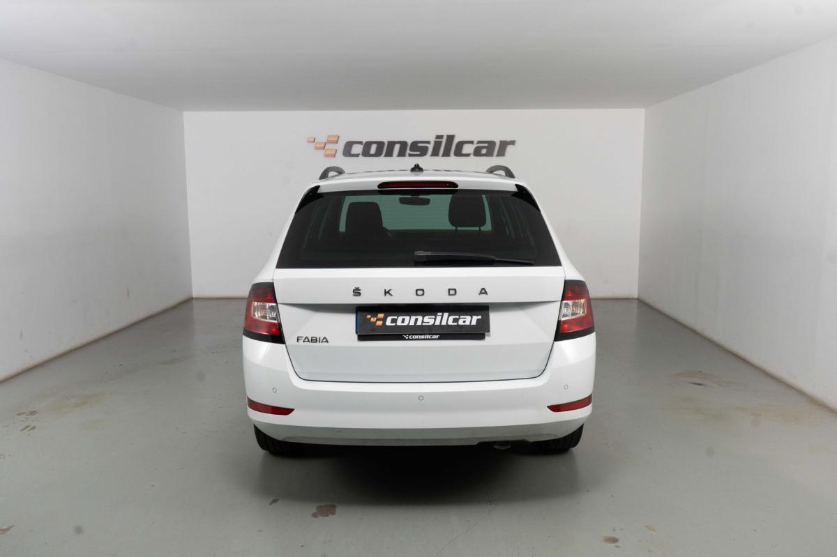 skoda-fabia-break-2022-gasolina-999cc