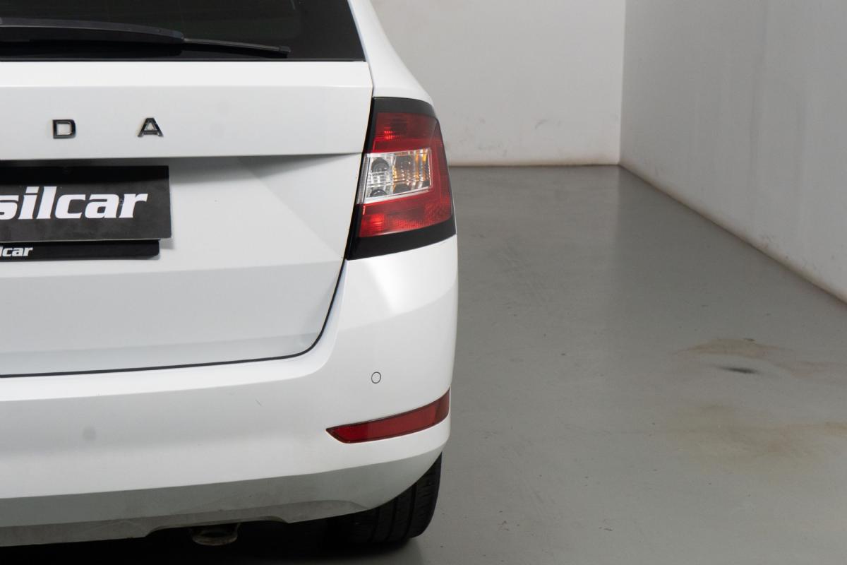 skoda-fabia-break-2022-gasolina-999cc