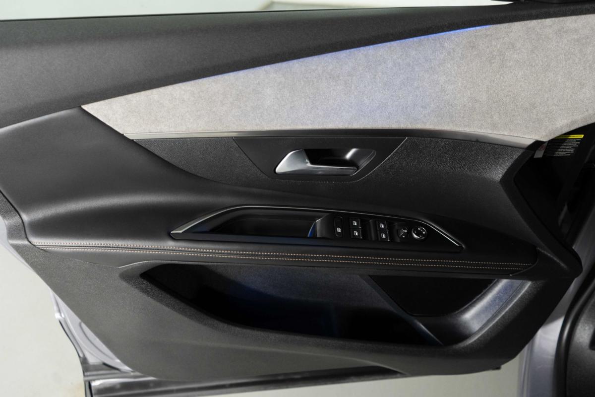 peugeot-5008-2023-gasolina-1199cc