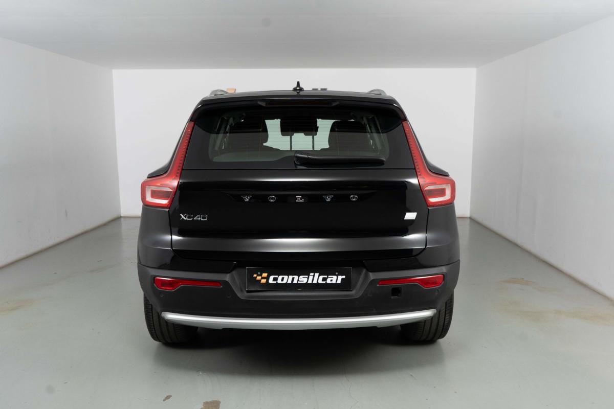 volvo-xc40-2023-hibrido-a-gasolina-1477cc