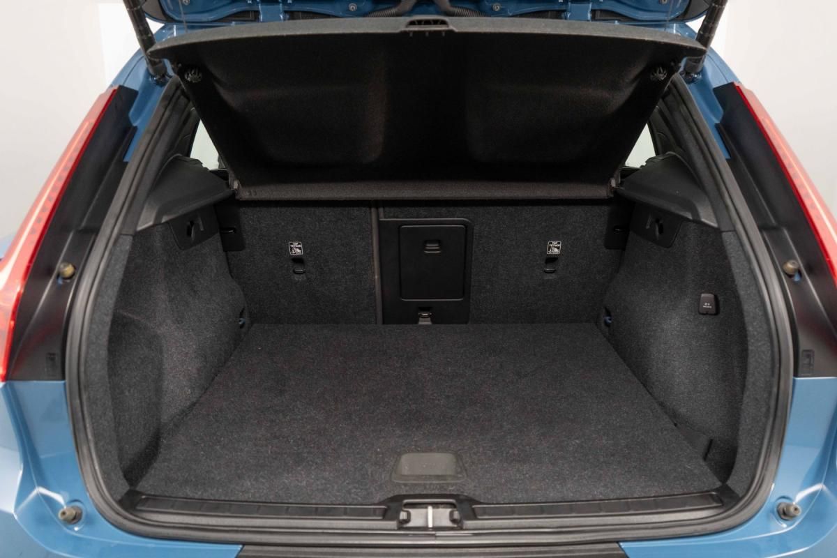 volvo-xc40-2022-hibrido-a-gasolina-1477cc