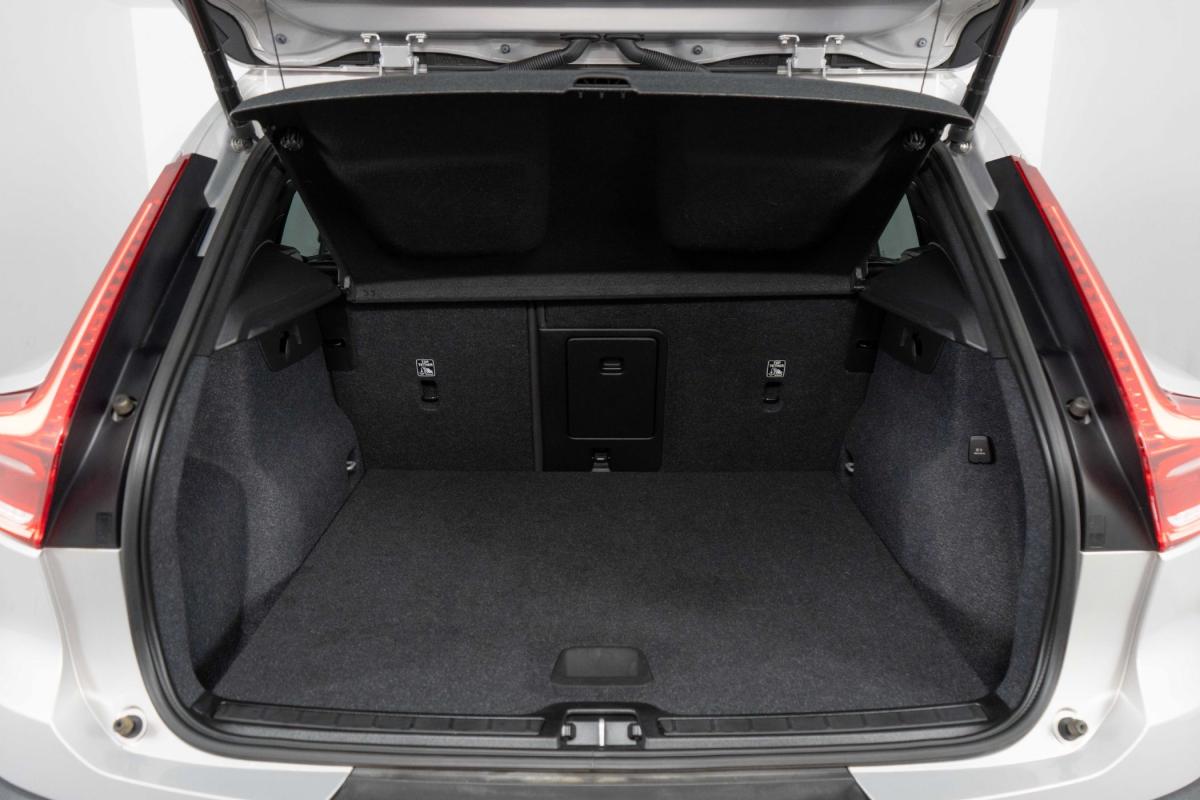 volvo-xc40-2022-hibrido-a-gasolina-1477cc