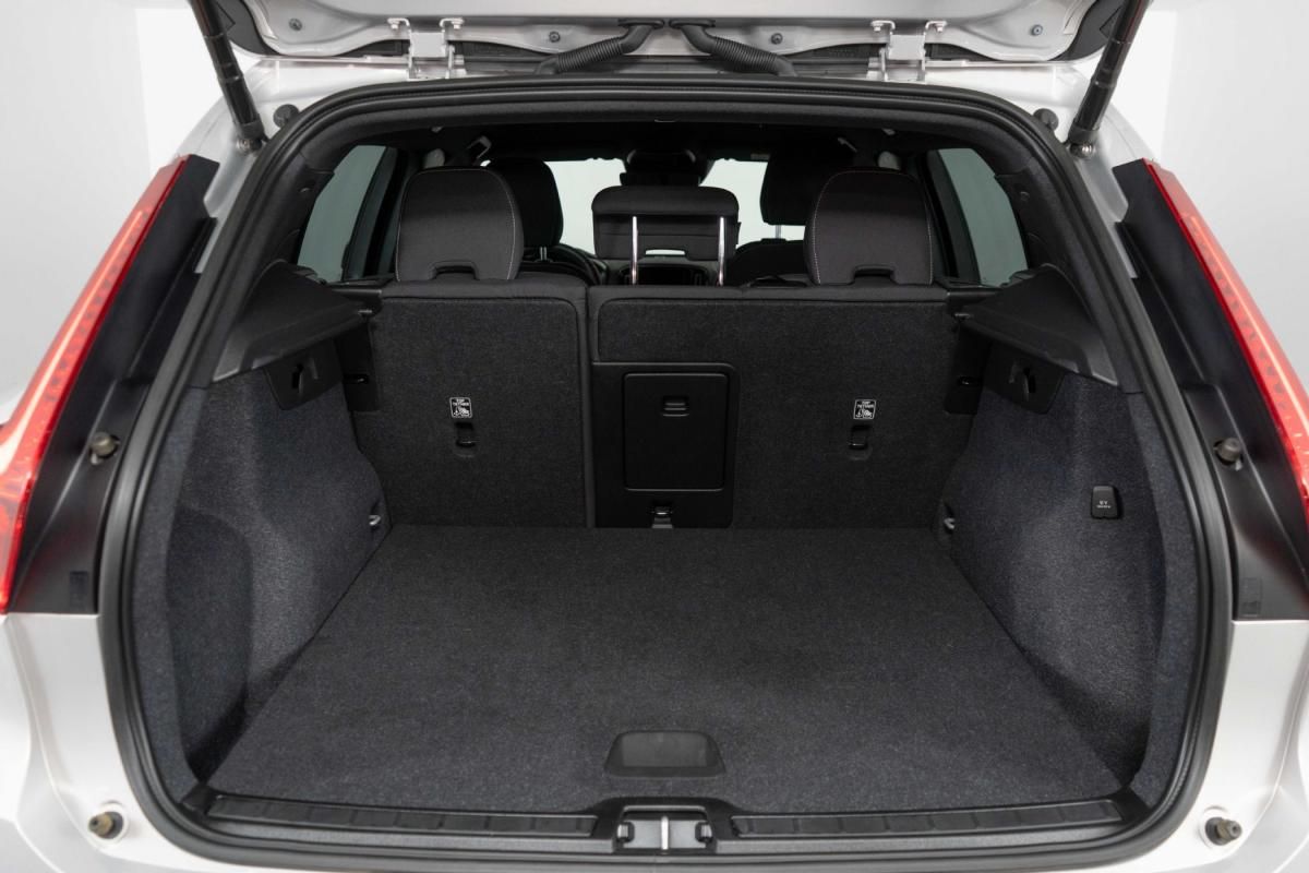 volvo-xc40-2022-hibrido-a-gasolina-1477cc