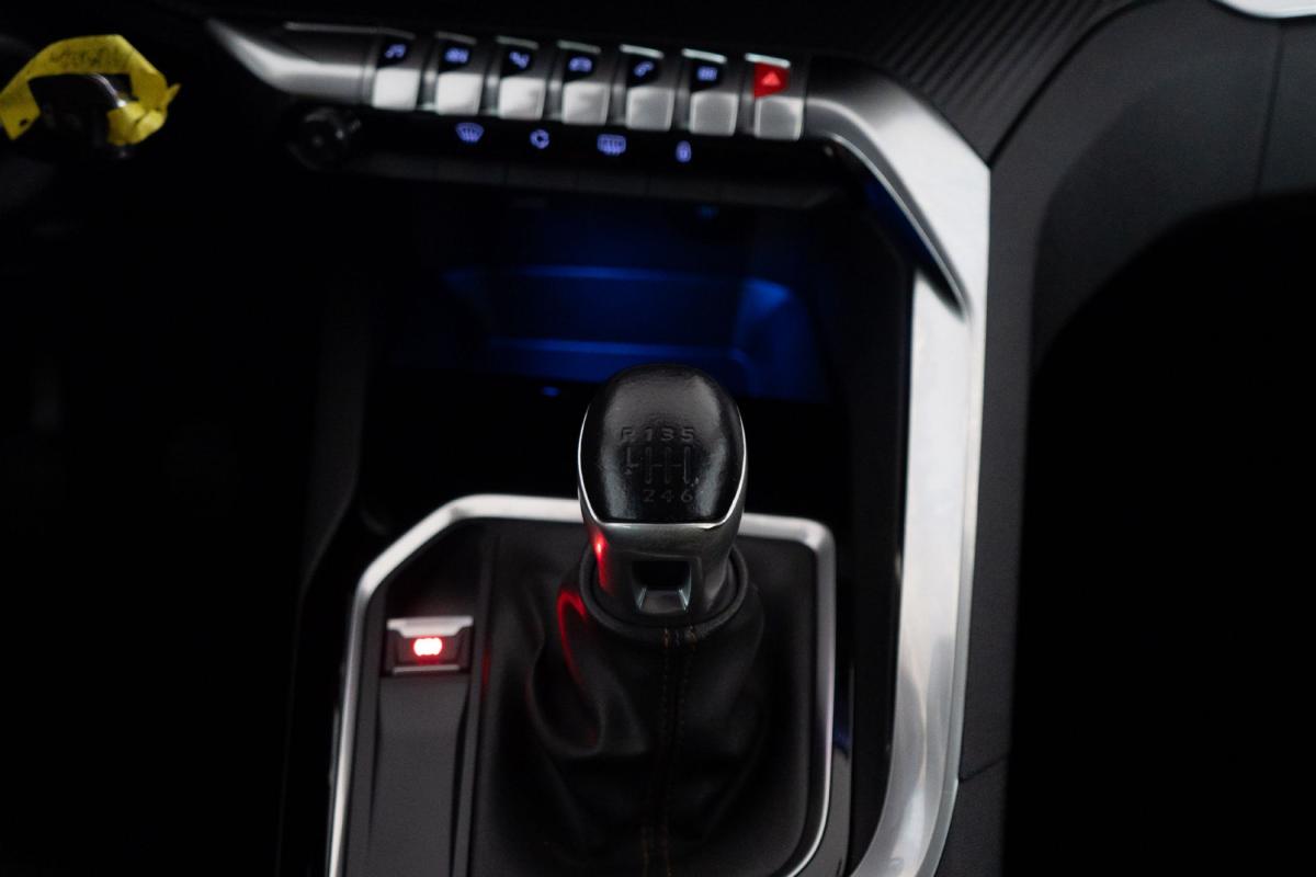 peugeot-5008-2019-gasolina-1199cc
