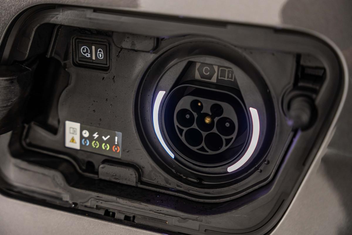 peugeot-3008-2022-hibrido-a-gasolina-1598cc