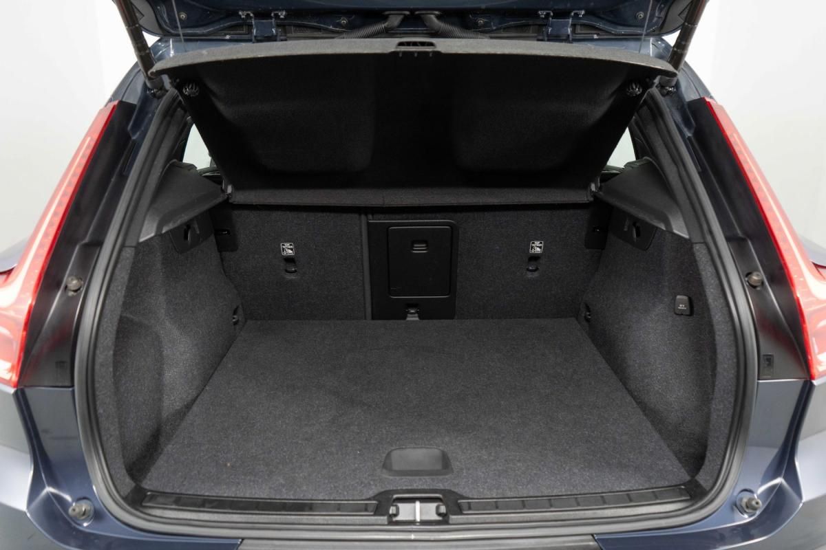 volvo-xc40-2022-hibrido-a-gasolina-1477cc