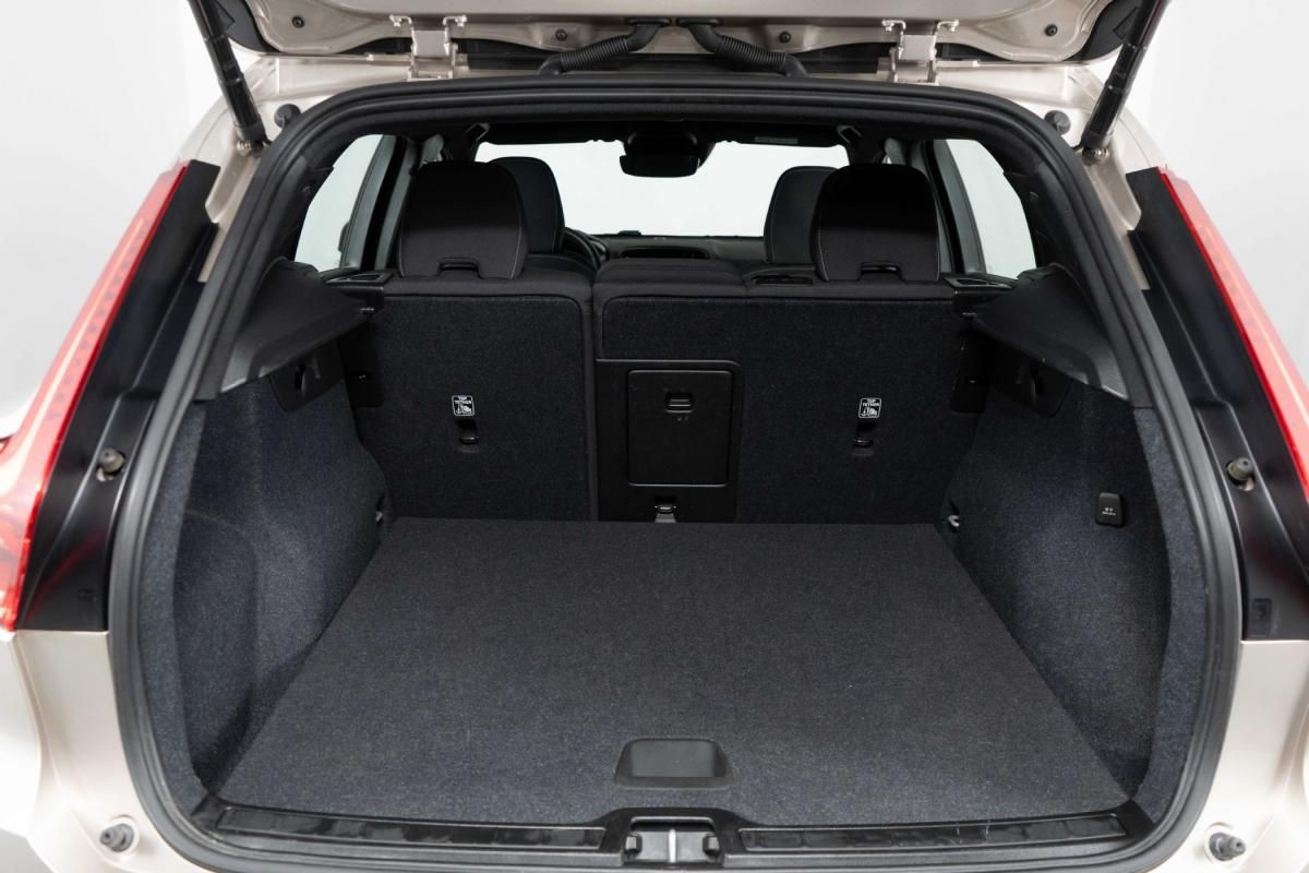 volvo-xc40-2022-hibrido-a-gasolina-1477cc