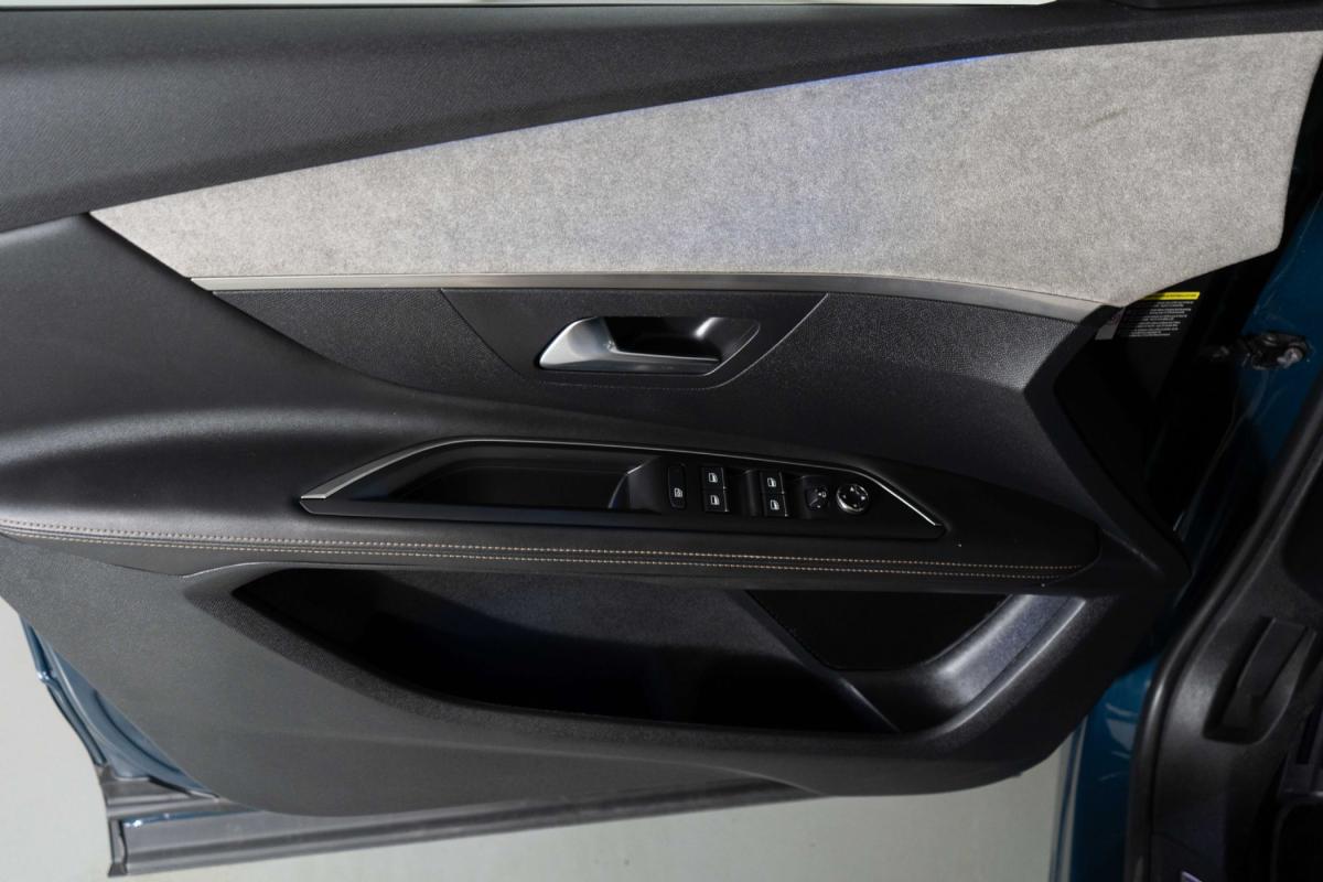 peugeot-3008-2022-hibrido-a-gasolina-1598cc