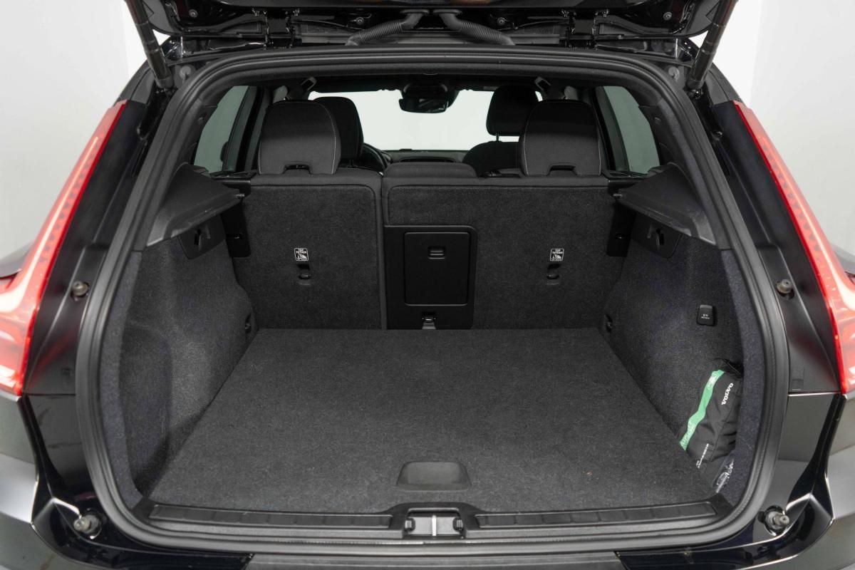 volvo-xc40-2023-hibrido-a-gasolina-1477cc