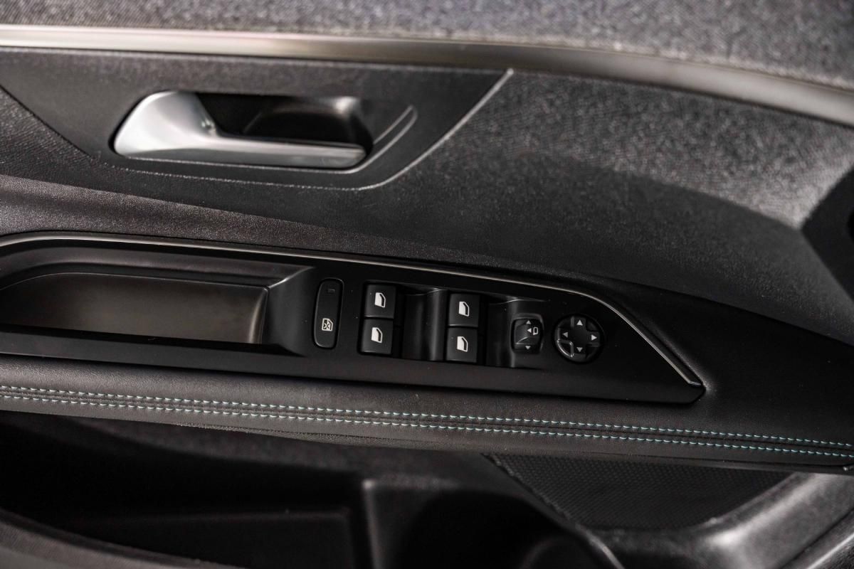 peugeot-3008-2023-hibrido-a-gasolina-1598cc
