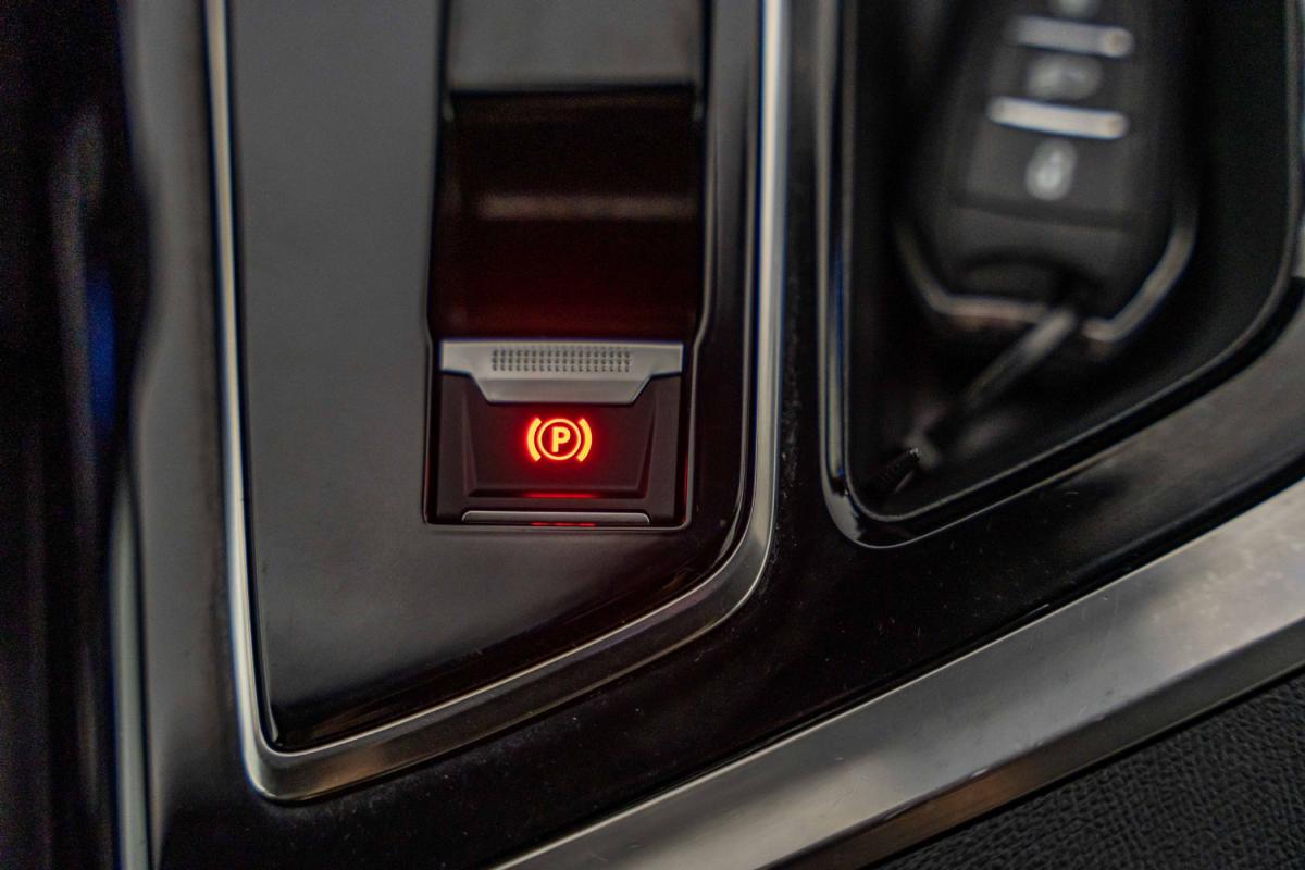 peugeot-3008-2023-hibrido-a-gasolina-1598cc
