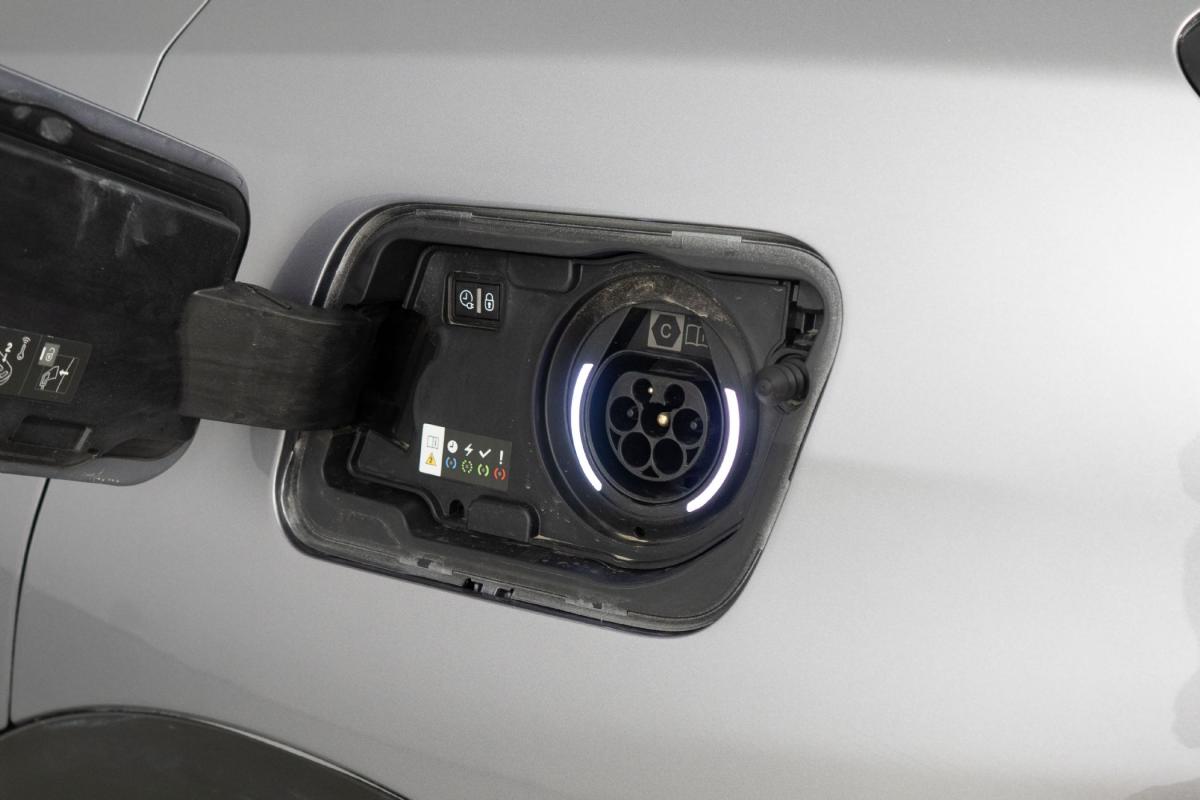 peugeot-3008-2023-hibrido-a-gasolina-1598cc