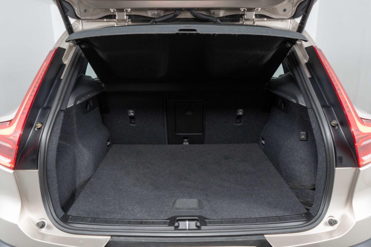 volvo-xc40-2022-hibrido-a-gasolina-1477cc