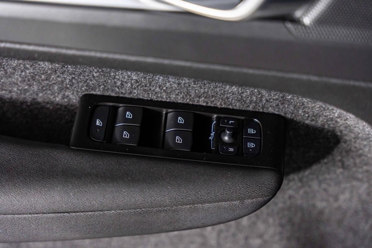 volvo-xc40-2022-hibrido-a-gasolina-1477cc