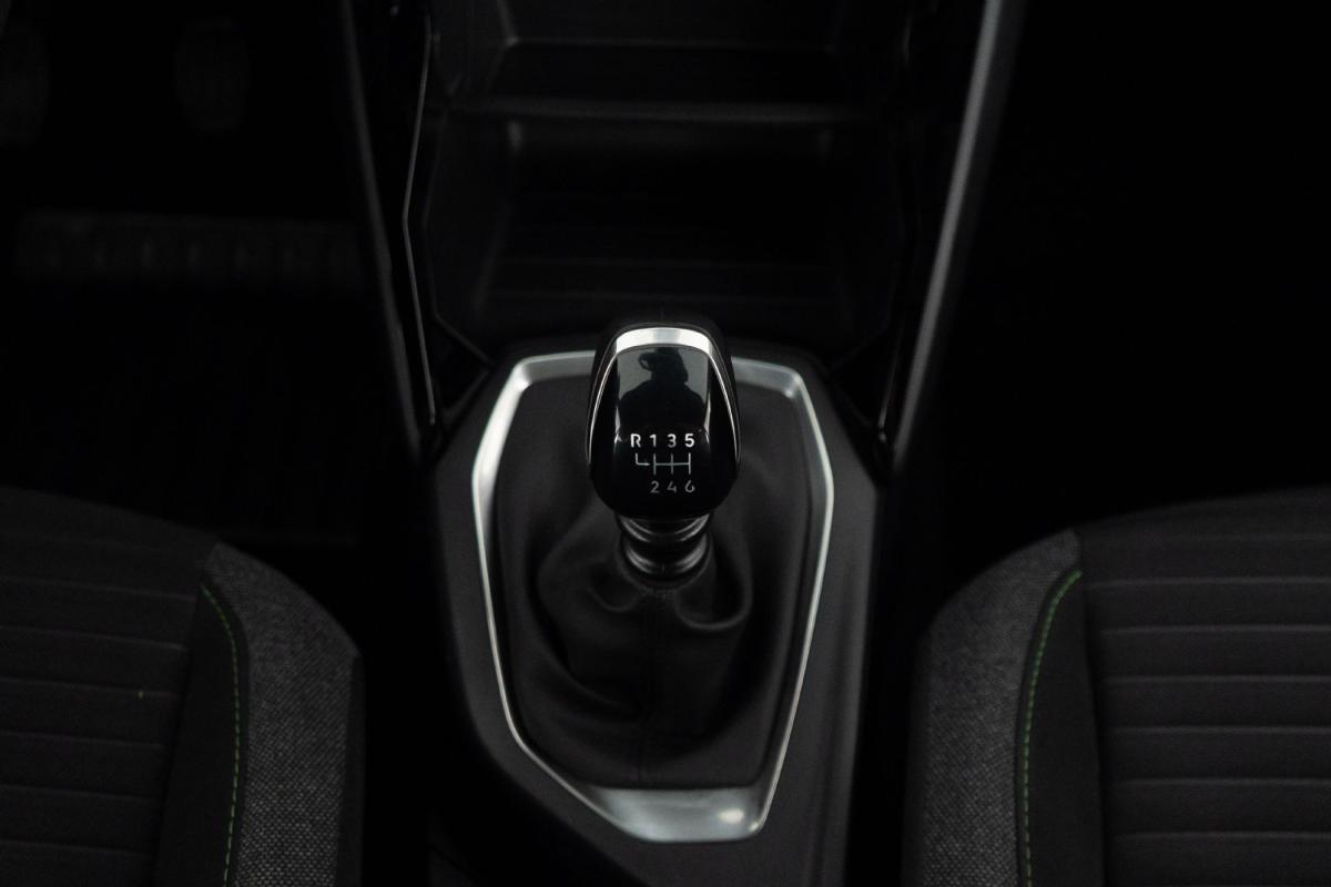 peugeot-2008-2024-gasolina-1199cc