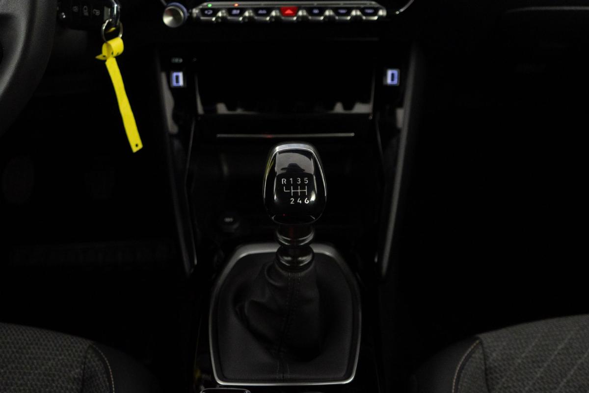 peugeot-208-2025-gasolina-1199cc